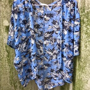 Olive Tree Blue/Black/White Floral Kimono 👘    XO